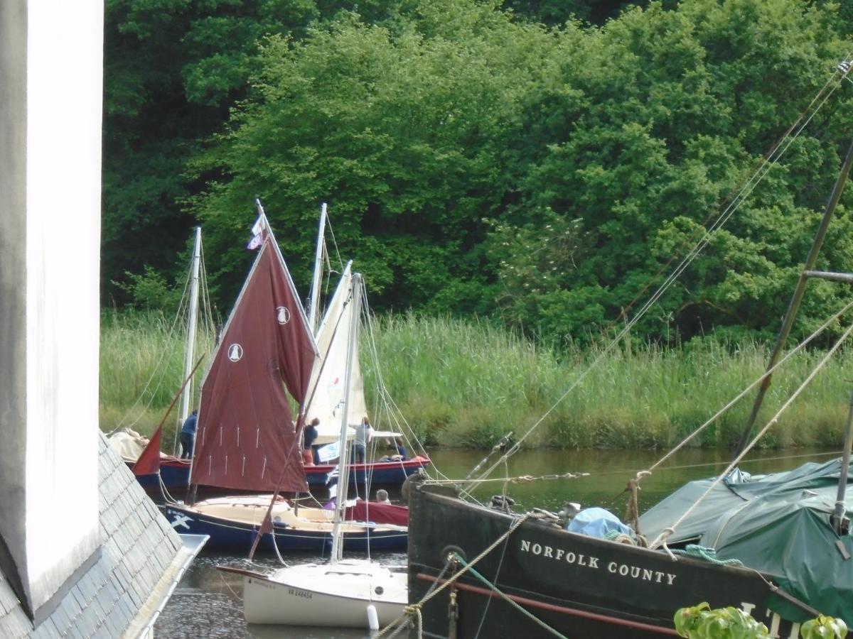 Crew Quarters Port Launay Chateaulin Bagian luar foto